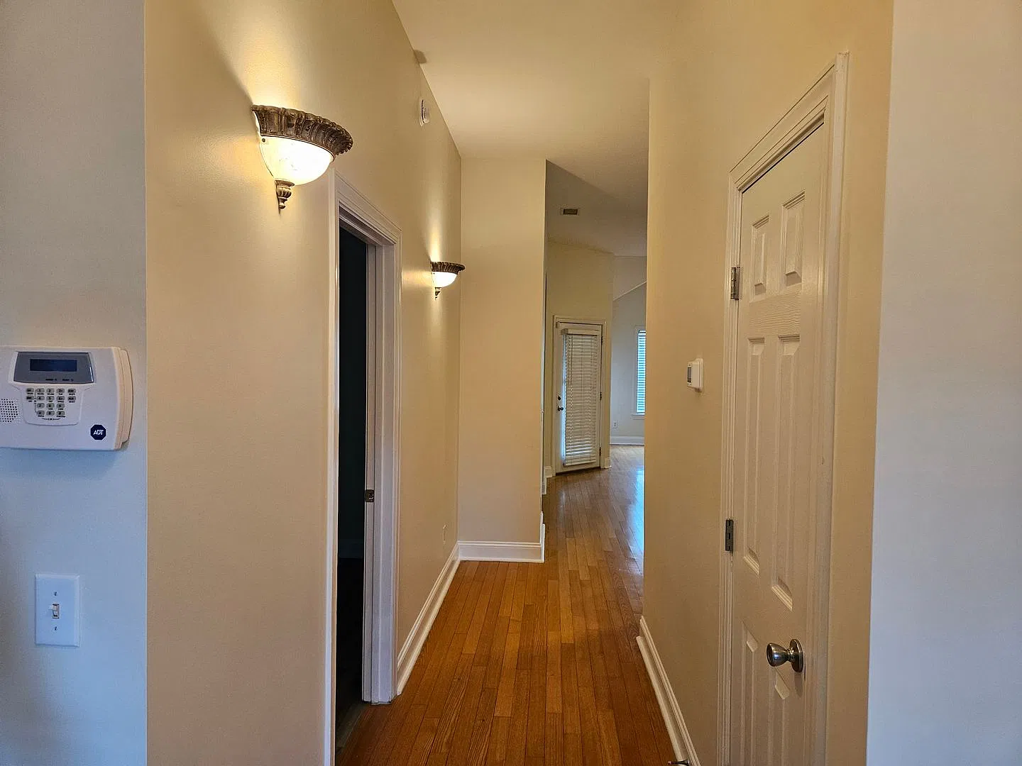 Beautiful 3 Bedroom 2 bath unfurnished Home in Hampstead - Castle Bay Country Club community — Photo 4