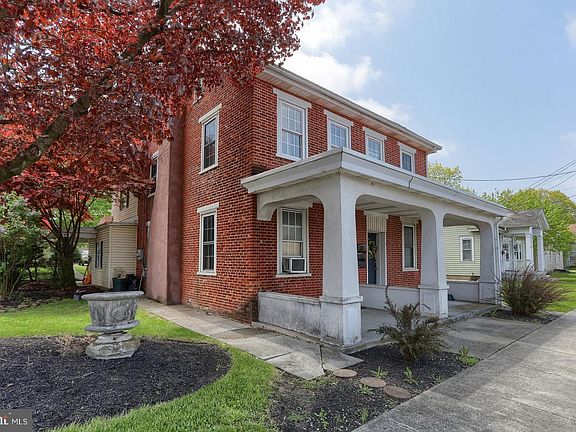 3rd image of 702 W Main St