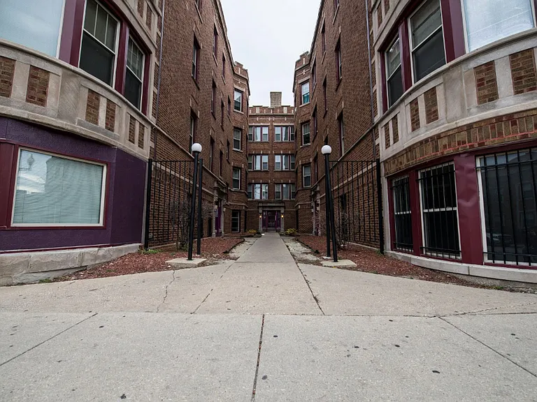735 N Austin — Photo 15