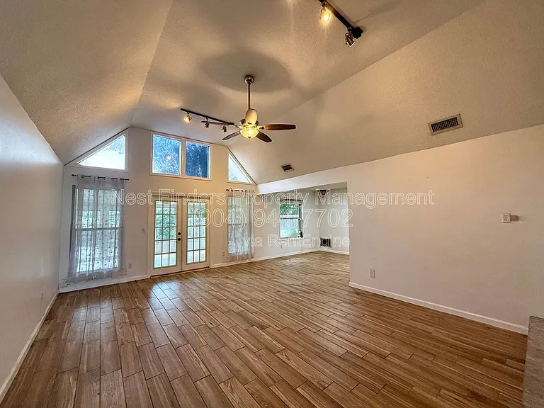7007 Holiday Hill Ct — Photo 8