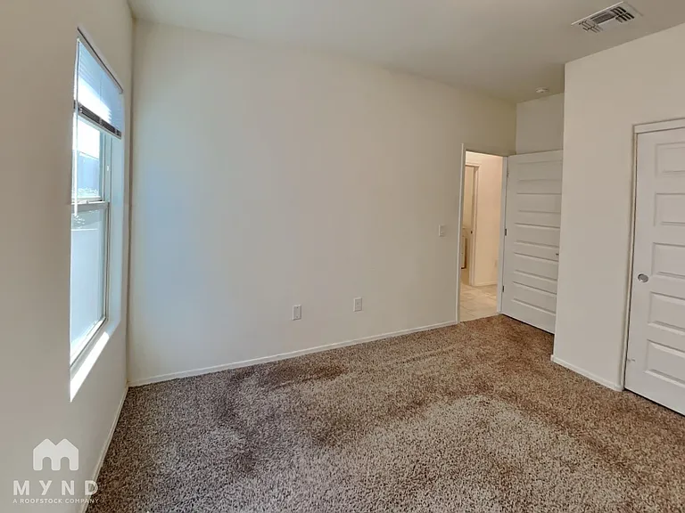 2549 E Calle Palta — Photo 8