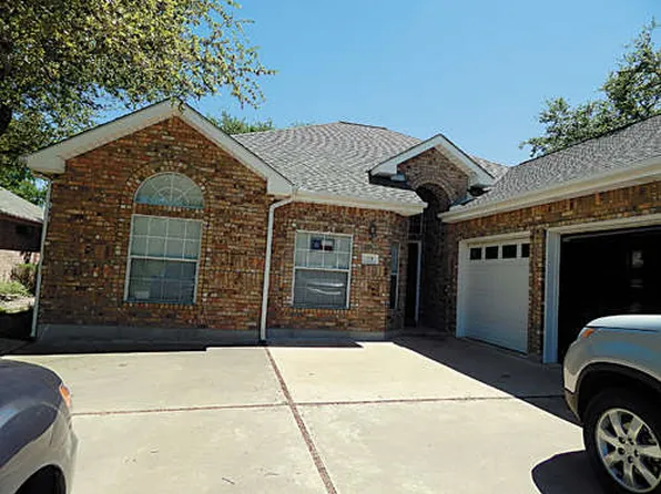 215 Fox Xing, Burnet, TX 78611