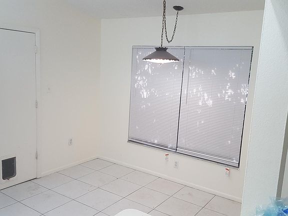 4th image of 1551 Tarpon Ave