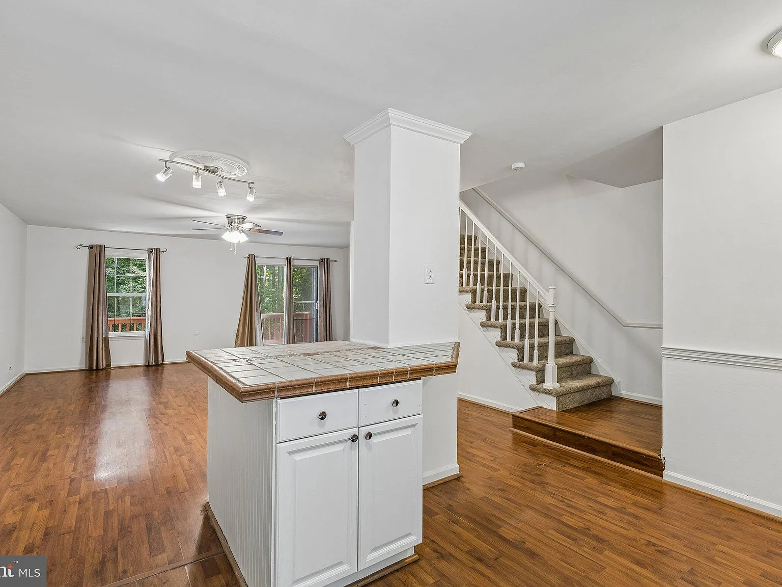 3 bed, 4.0 bath, 1859 sqft, $2,700 — Photo 4