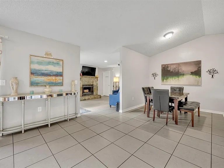 832 Valnera Ct — Photo 6