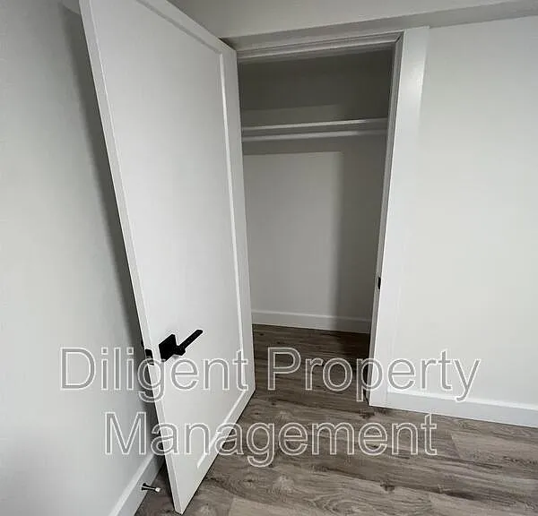 438 Bellevue St #LOWER — Photo 17