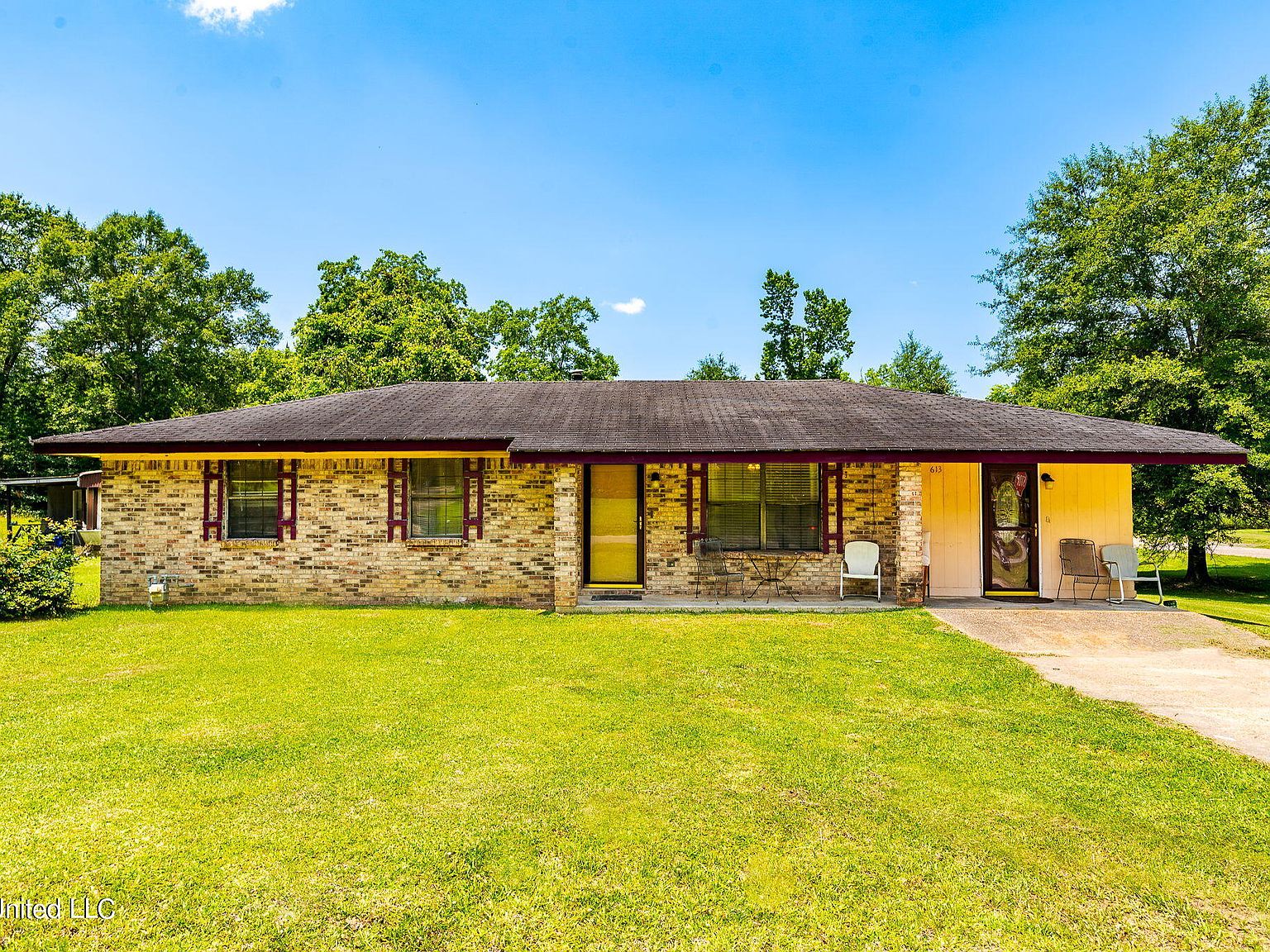 613 Oak St, Lumberton, MS 39455 Zillow