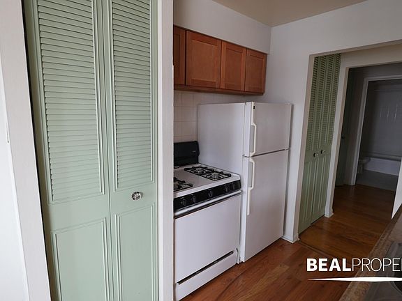 2nd image of 510 W Briar Pl APT 306