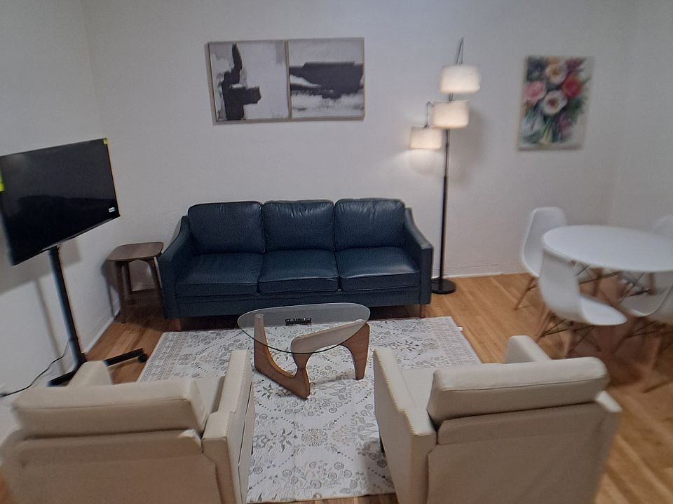 Super comfortable couch and chairs and smart tv - really cool lighting