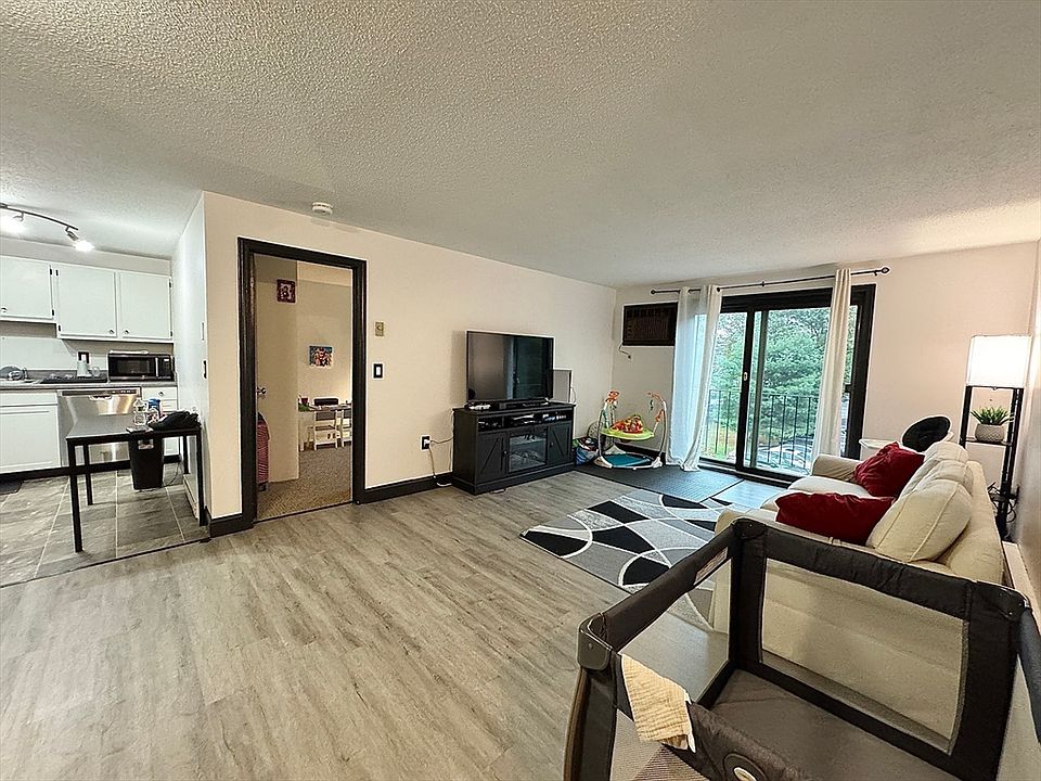 1st image of 80 Stanton St APT 32