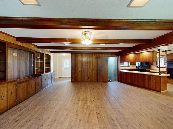 2nd image of 873 Meredith Ln