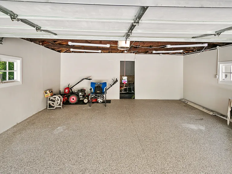 3N425 N Howard Ave — Photo 40