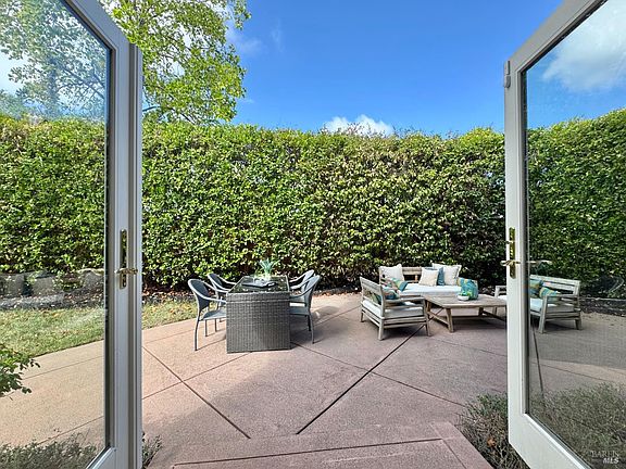 4th image of 33 Cove Court
