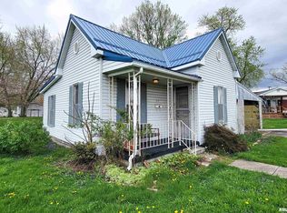 219 W South Ave, Flora, IL 62839