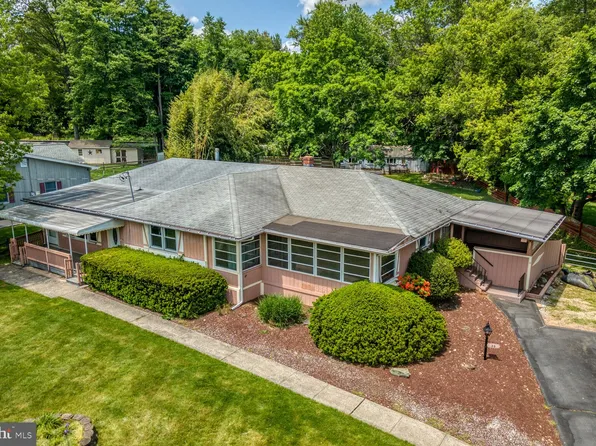 20 Louellen St, Hopewell, NJ 08525