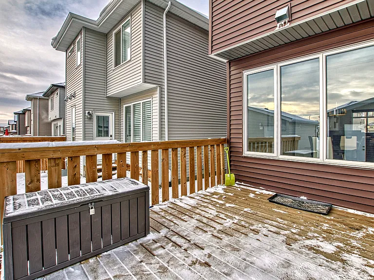 173 Cavanagh Cmn SW — Photo 35