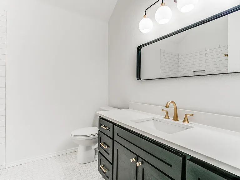 224 Blossom Ln — Photo 2
