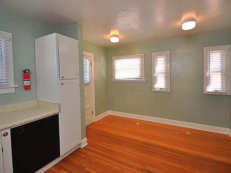 702 Leonard Ave — Photo 6
