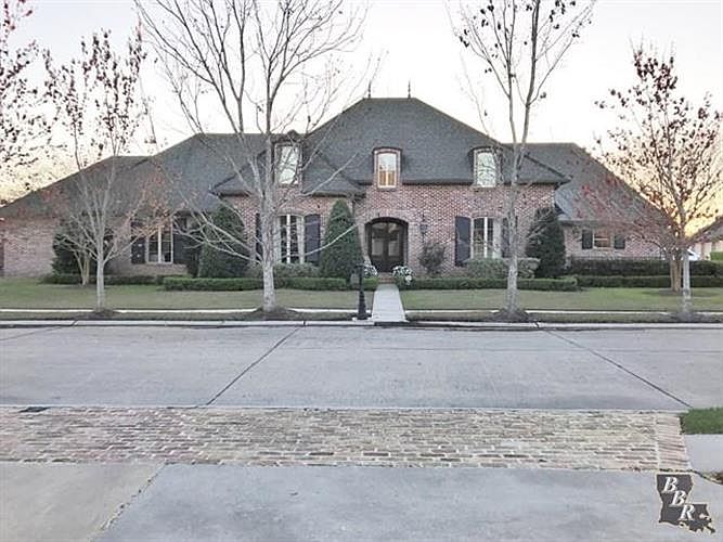 1st image of 107 Versailles Dr