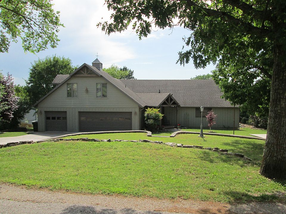 Lakefront by Big Cedar