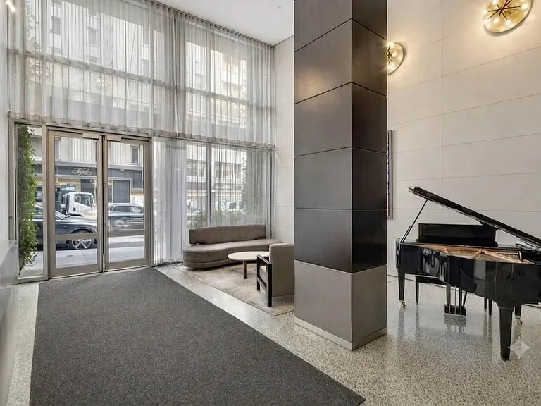 100 W 58th St #12F — Photo 15