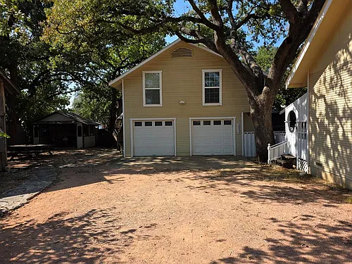 109 W Travis St Photo 1