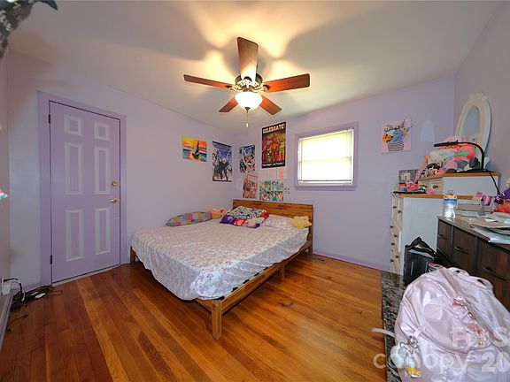 3rd image of 104 Pinetree Dr