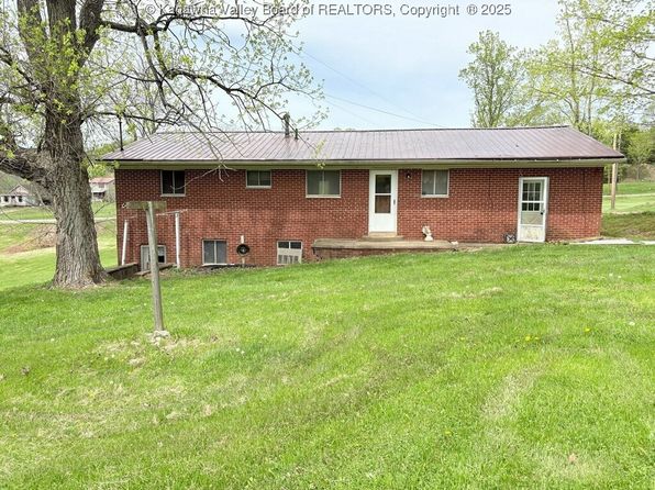 48 Dixie Dr, Sandyville, WV 25275