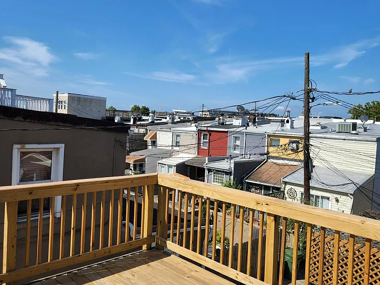 1110 S East Ave — Photo 11