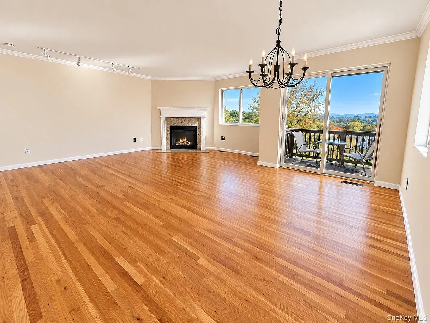 3 bed, 3.5 bath, 2145 sqft, $3,800 — Photo 2
