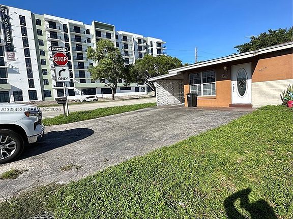 5th image of 4812 SW 45th Ave