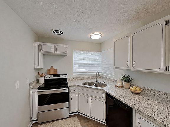 4th image of 2917 Cesery Blvd