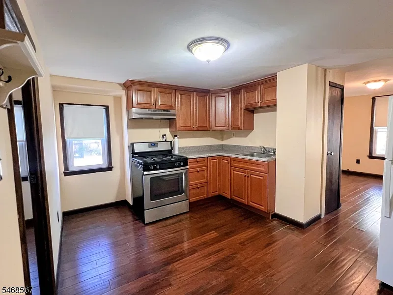 2 bed, 1.0 bath, $1,800 — Photo 4