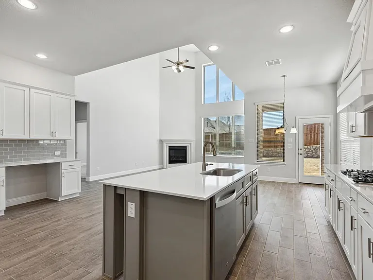 312 Santa Lucia — Photo 9