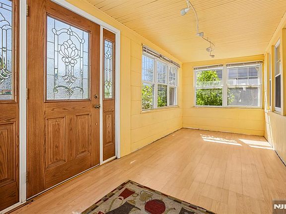 3rd image of 38 Sunnyside Ave
