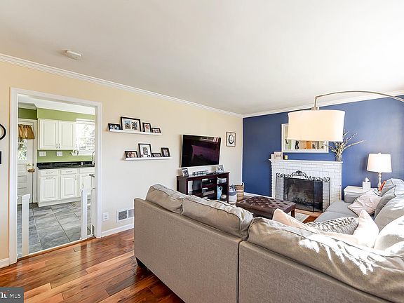 3rd image of 3905 Bruce Ln