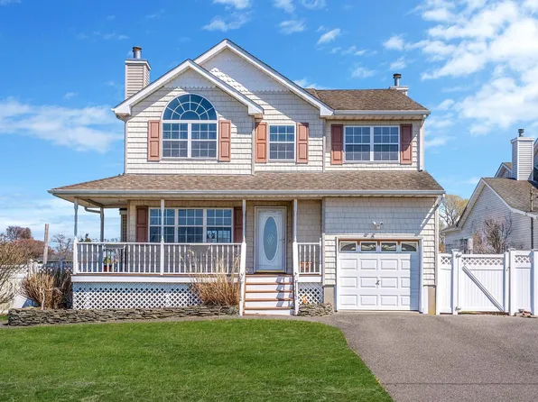 97 Grandview Drive, Shirley, NY 11967