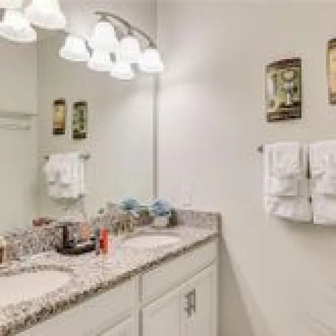 5 bed, 2128 sqft, $1,250 — Photo 3