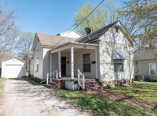 551 S 5th St, Neodesha, KS 66757