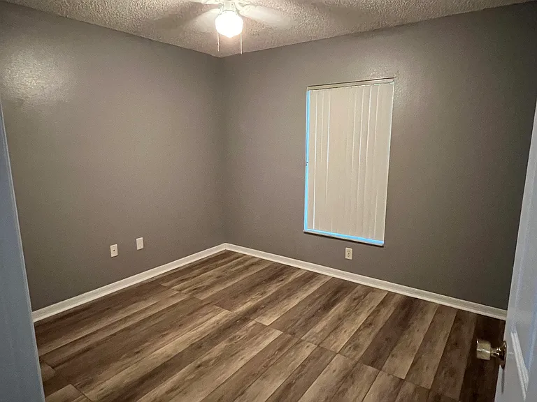 5 Ziegler Pl — Photo 13