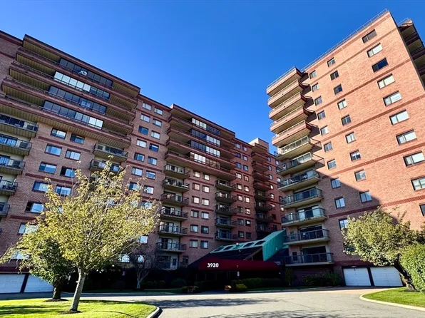 3920 Mystic Valley Pkwy APT 817, Medford, MA 02155