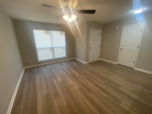 2nd image of 1309 Lee Mac Dr