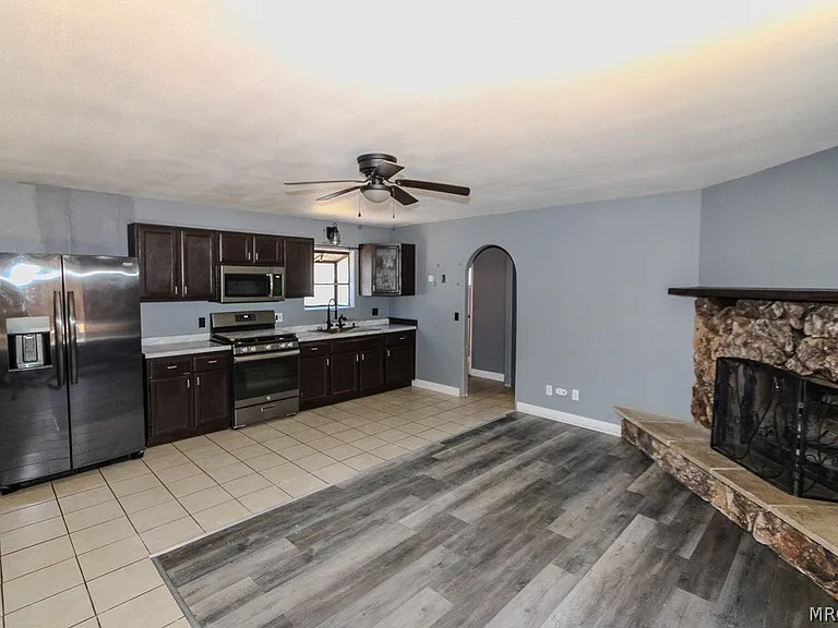 541 Spruce Ln — Photo 5