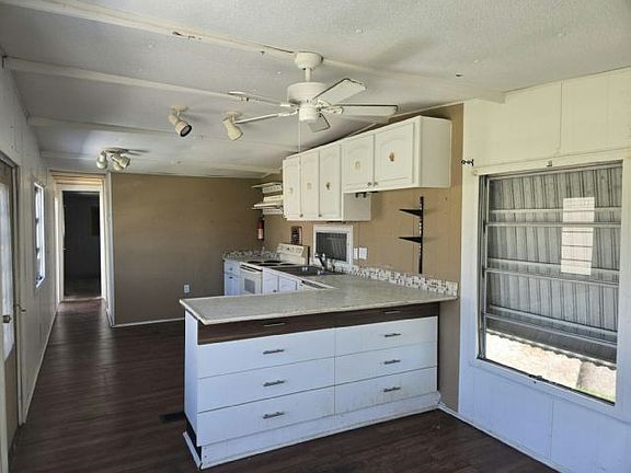 2nd image of 5611 Bayshore Rd #65