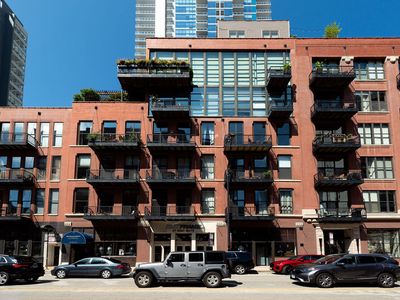 300 W Grand Ave APT 209, Chicago, IL, 60654