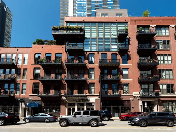 300 W Grand Ave APT 209, Chicago, IL 60654