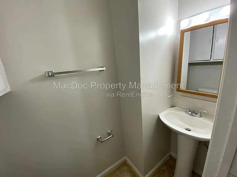 130 Janney Ct — Photo 17