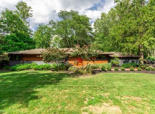 32737 Cedar Rd, Mayfield Heights, OH 44124