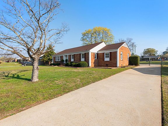 4th image of 106 Whitestone Ave