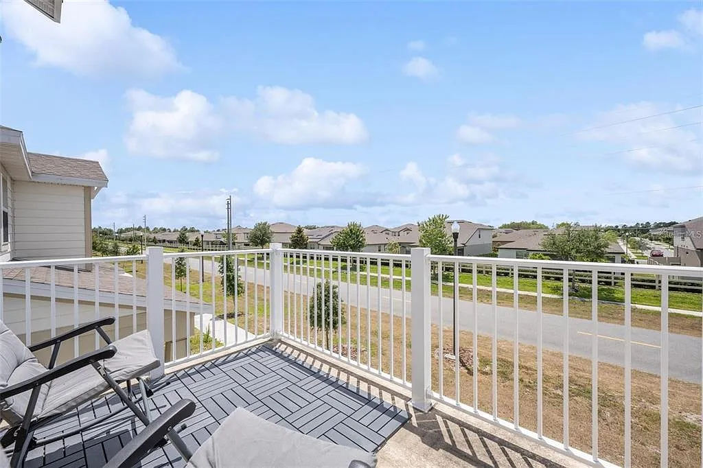 3 bed, 2.5 bath, 1748 sqft, $2,500 — Photo 3